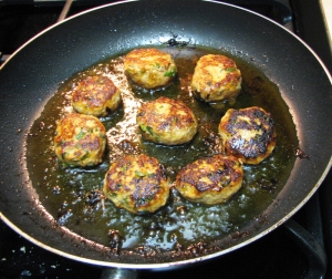 Shallow-fry Chicken kebabs in a non-stick pan